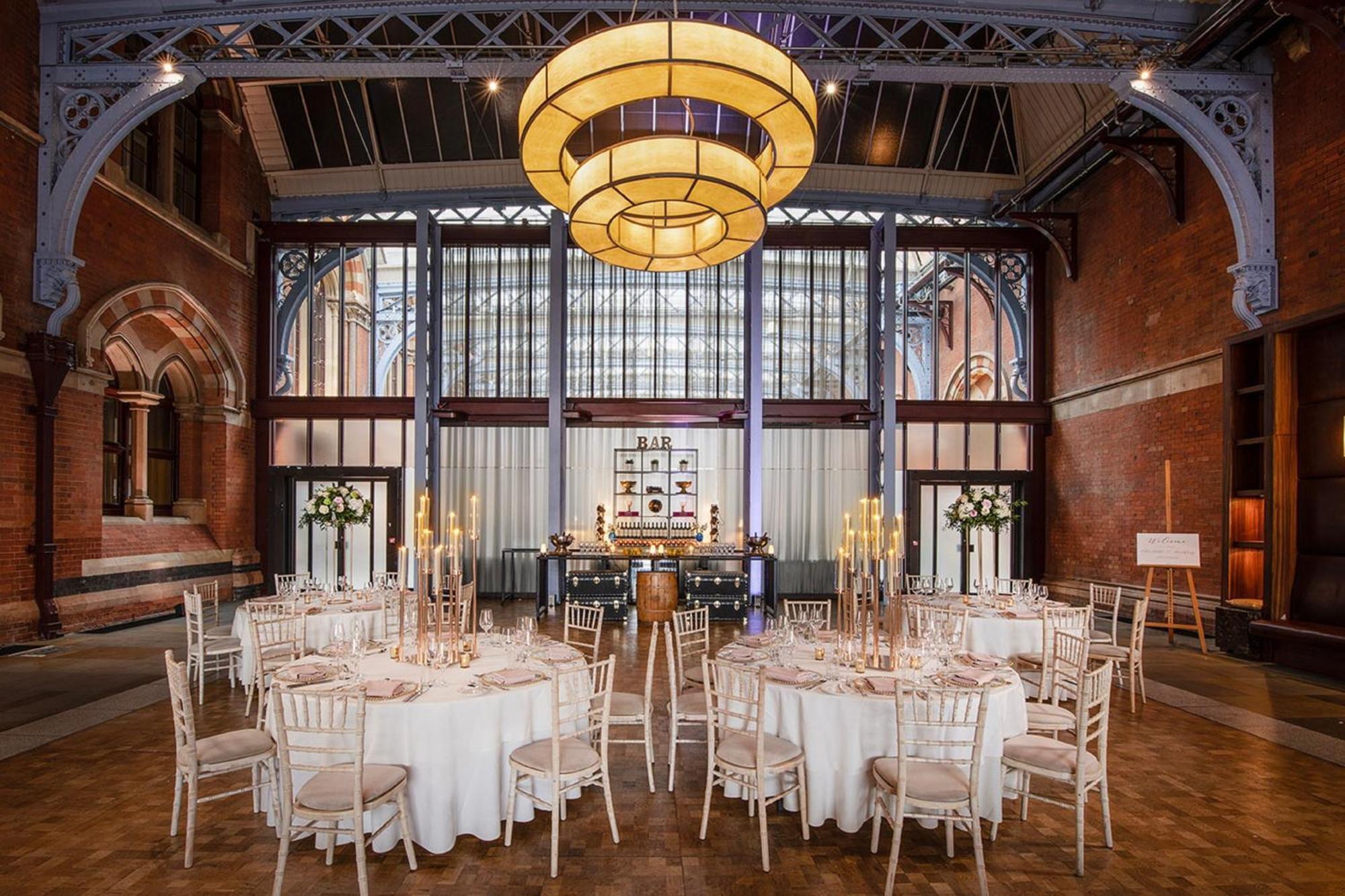 St. Pancras Renaissance Hotel London Exterior foto The Great Hall at the Natural History Museum, London