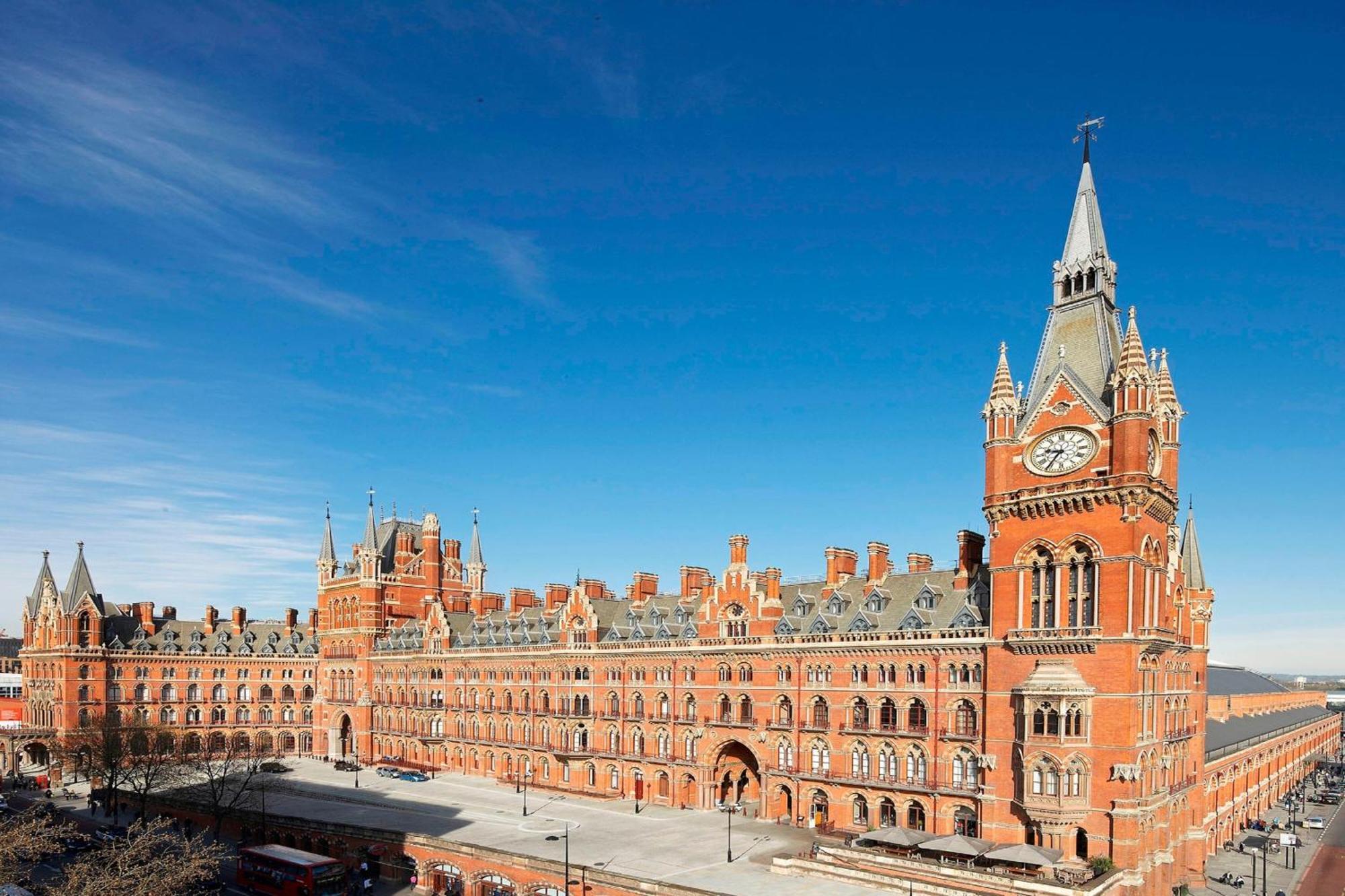 St. Pancras Renaissance Hotel London Exterior foto The station in 2014