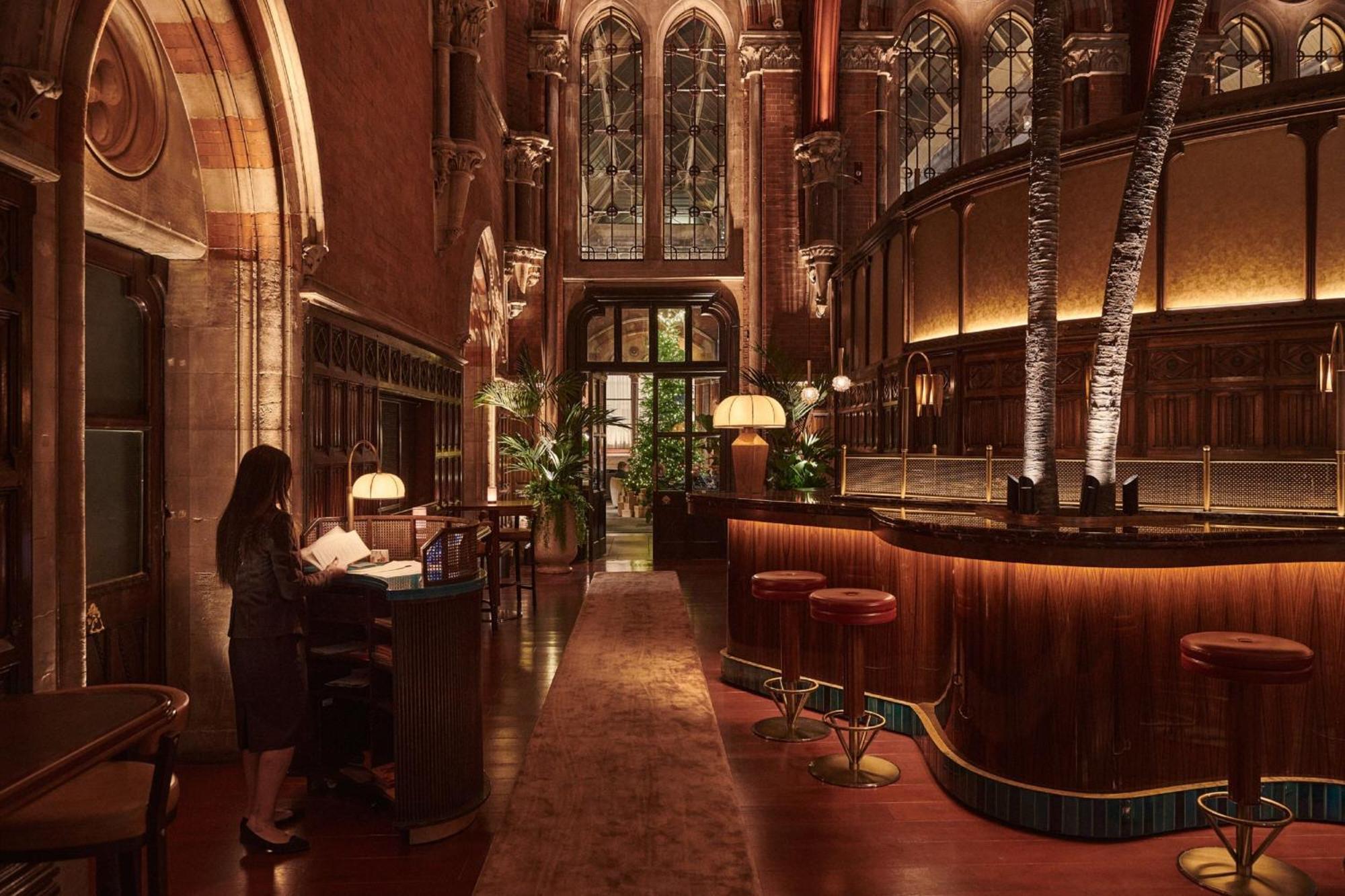 St. Pancras Renaissance Hotel London Exterior foto The interior of the restaurant