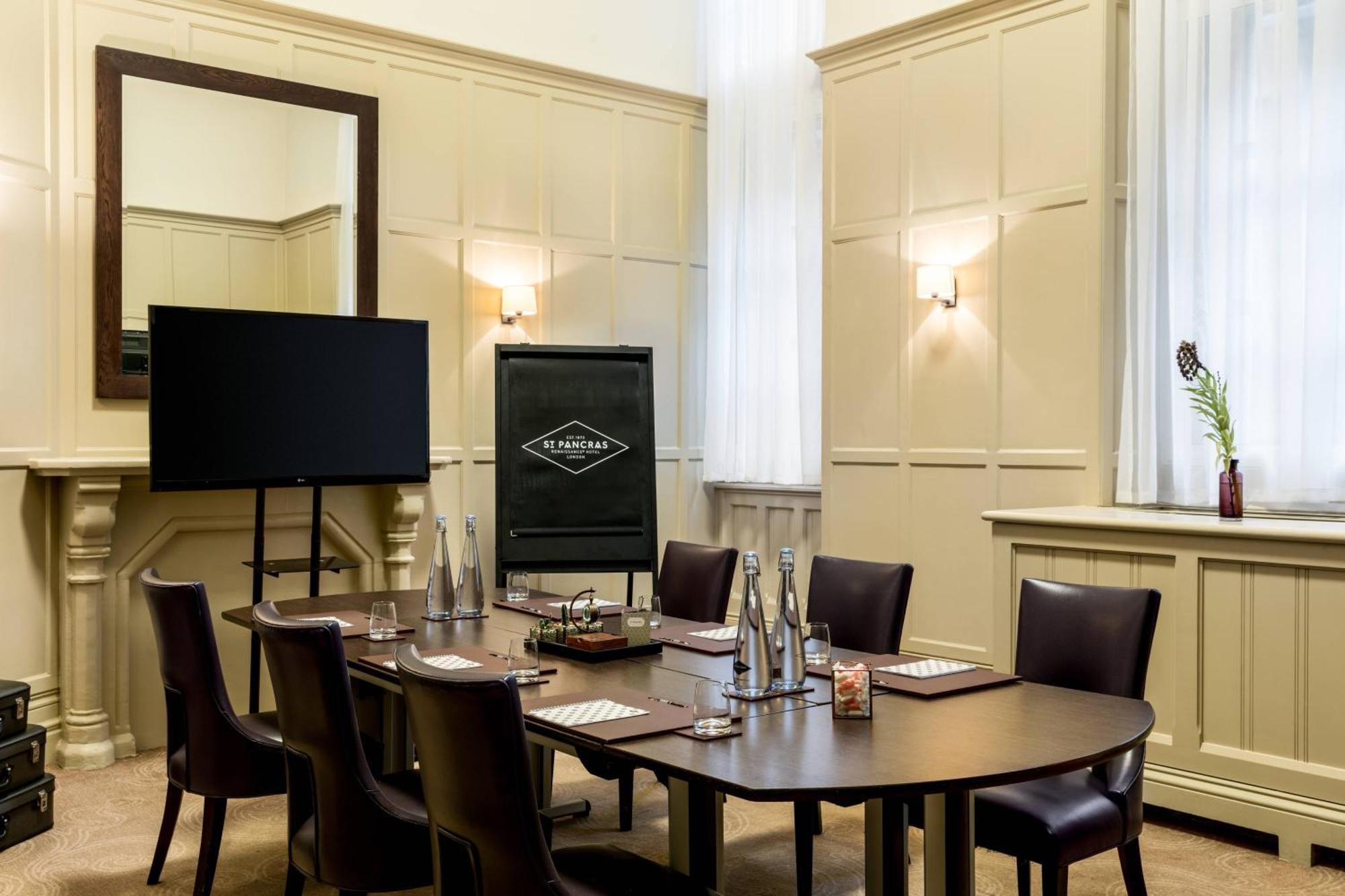 St. Pancras Renaissance Hotel London Exterior foto The boardroom at the hotel