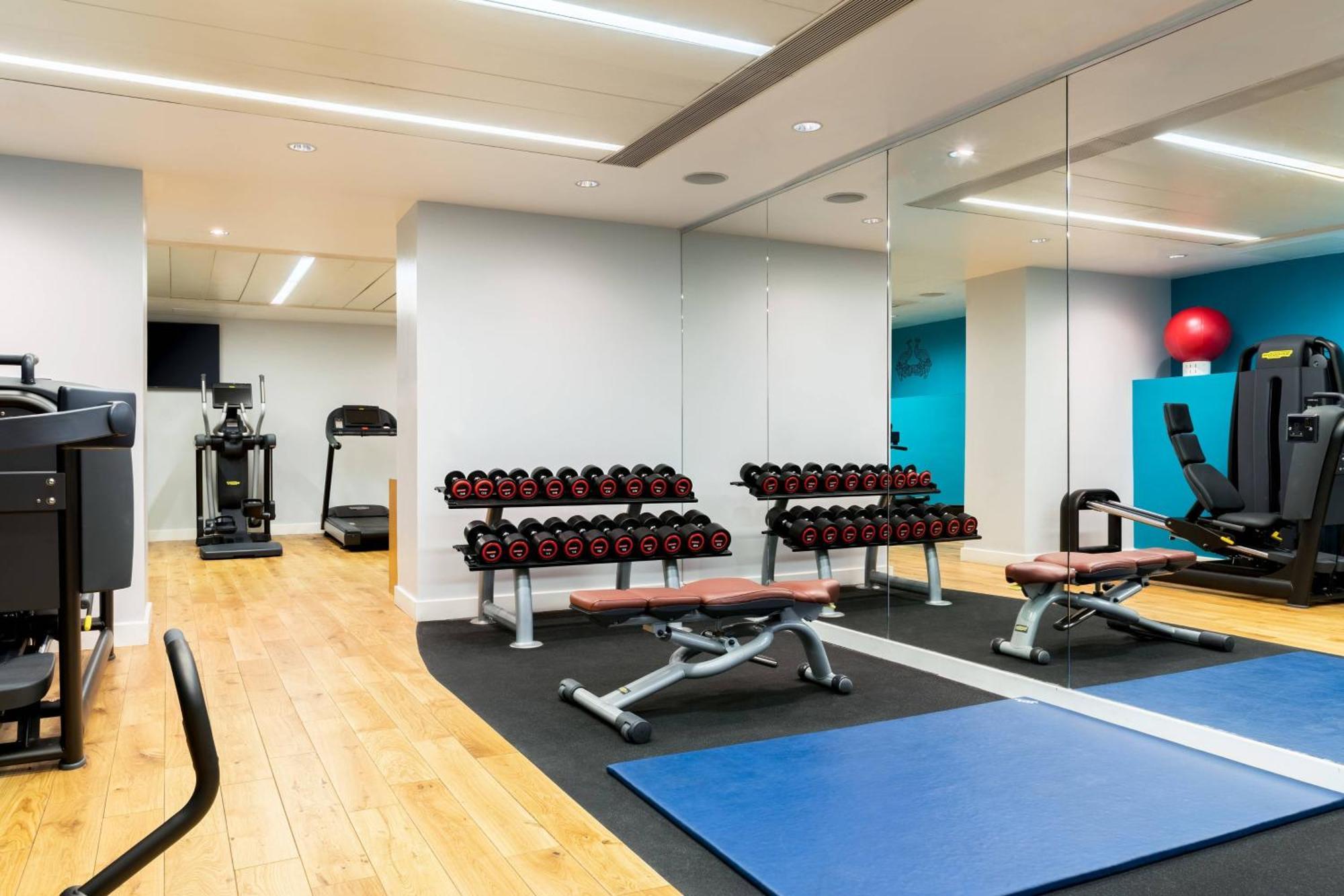 St. Pancras Renaissance Hotel London Exterior foto The gym at the London Bridge Hotel