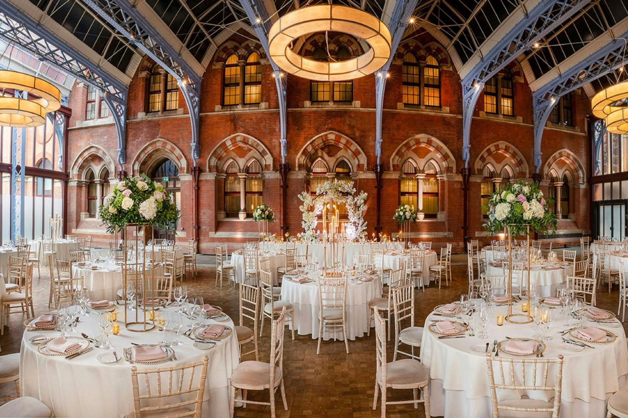 St. Pancras Renaissance Hotel London Exterior foto The Great Hall at the Natural History Museum, London