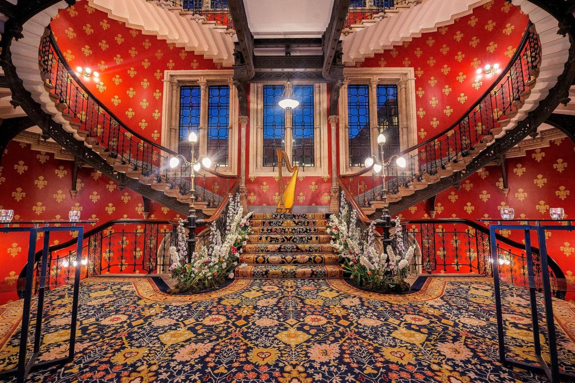 St. Pancras Renaissance Hotel London Exterior foto The staircase