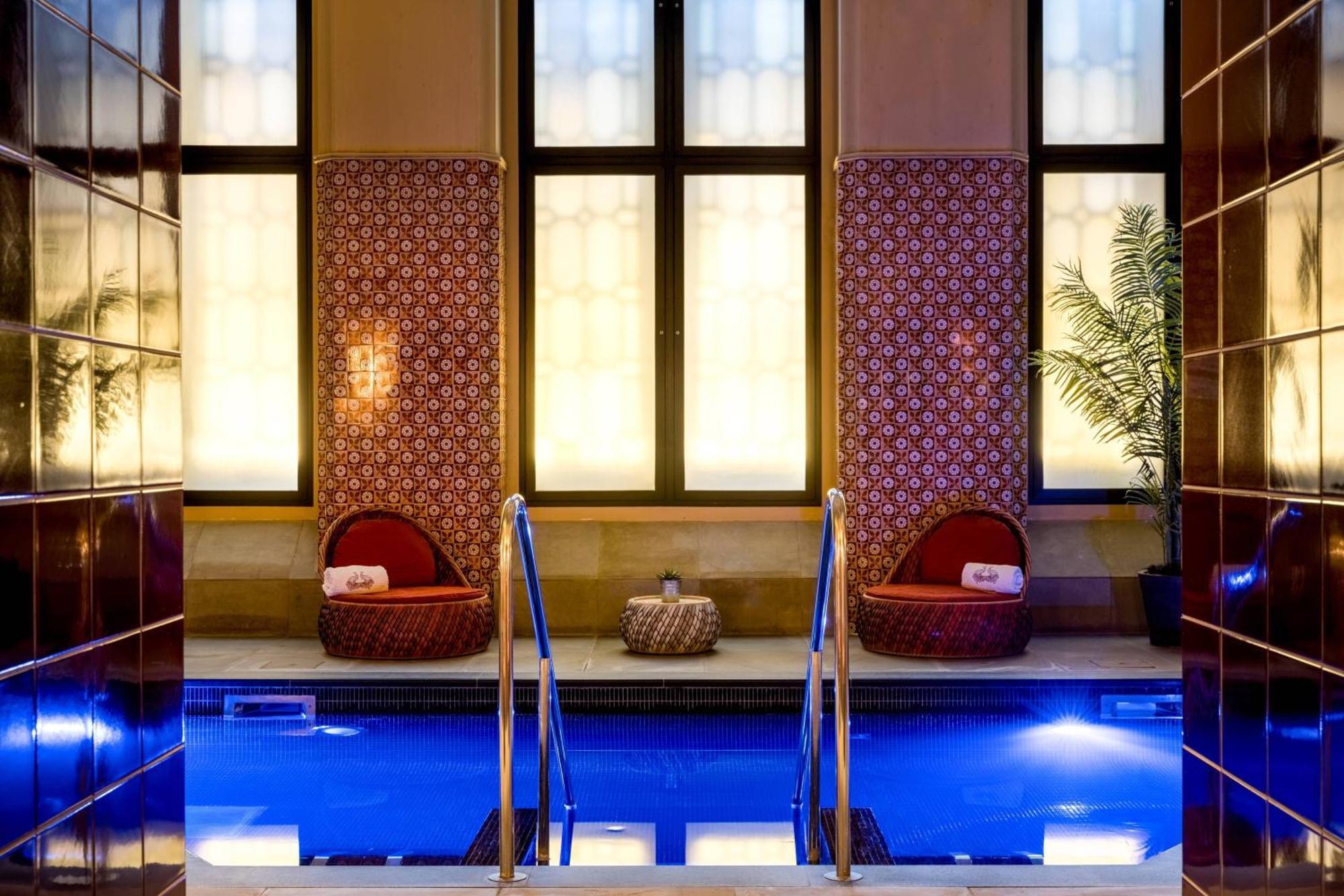 St. Pancras Renaissance Hotel London Exterior foto The spa at The Ivy Spa