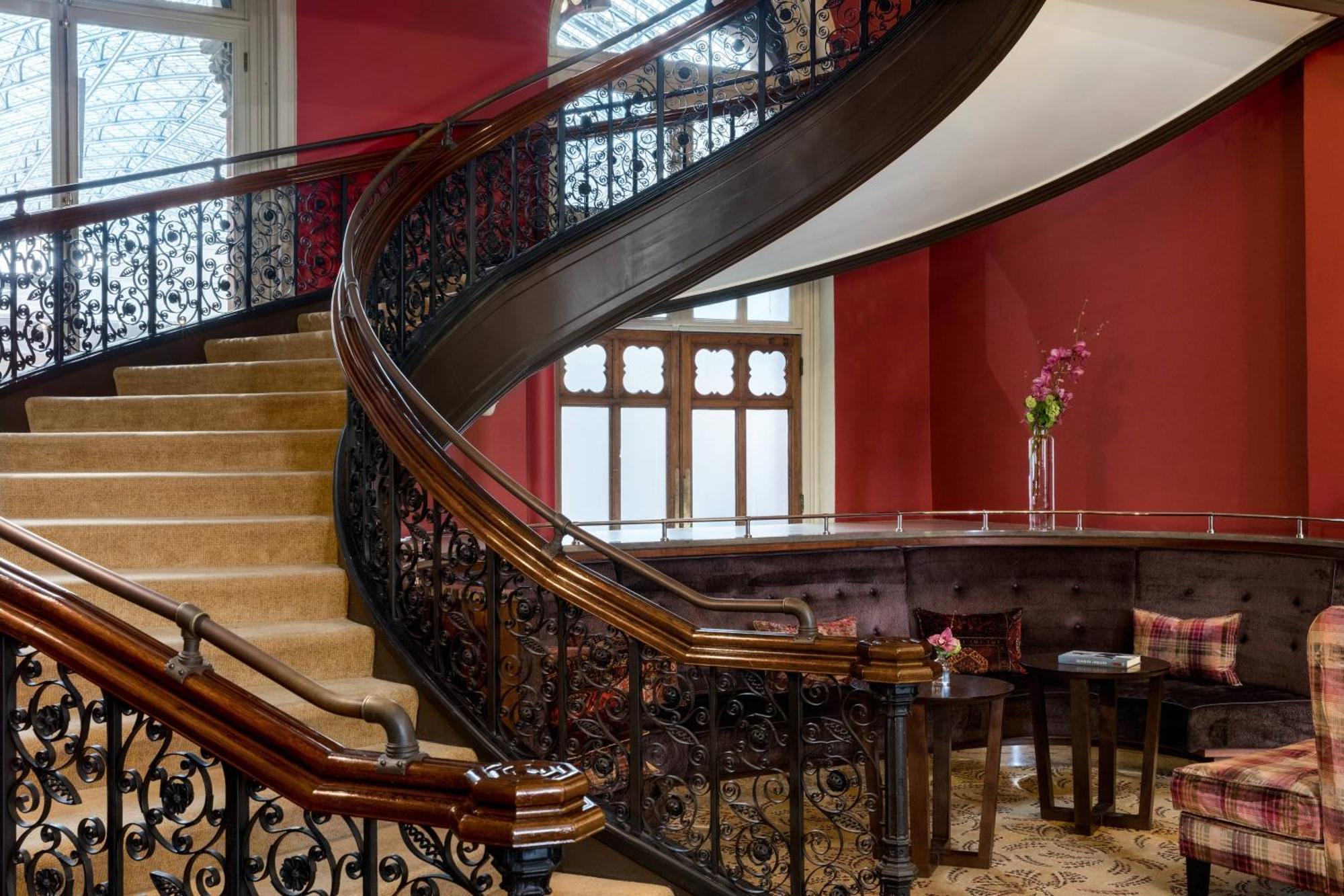 St. Pancras Renaissance Hotel London Exterior foto The staircase