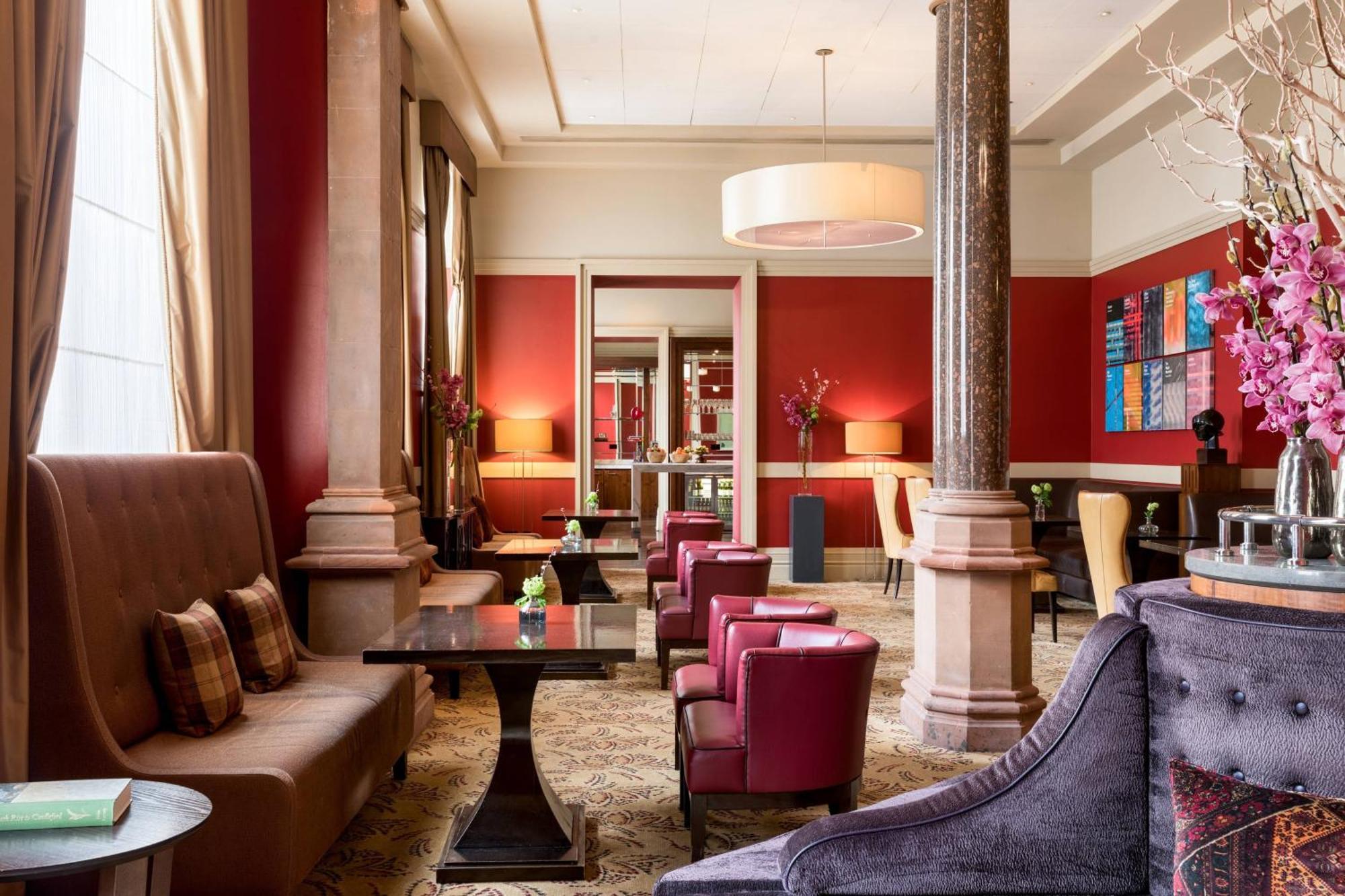 St. Pancras Renaissance Hotel London Exterior foto The hotel's lobby