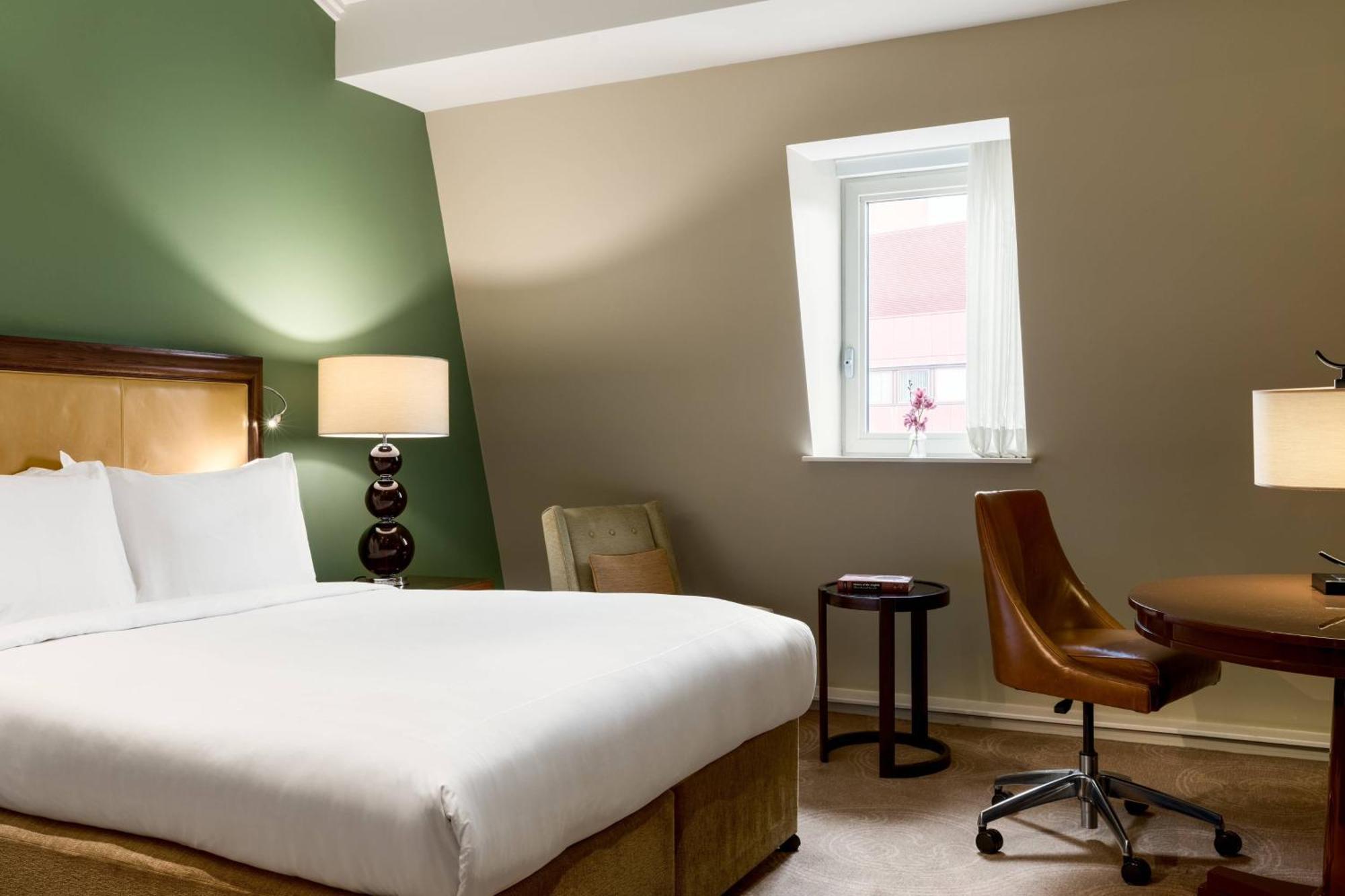 St. Pancras Renaissance Hotel London Exterior foto A room at the hotel