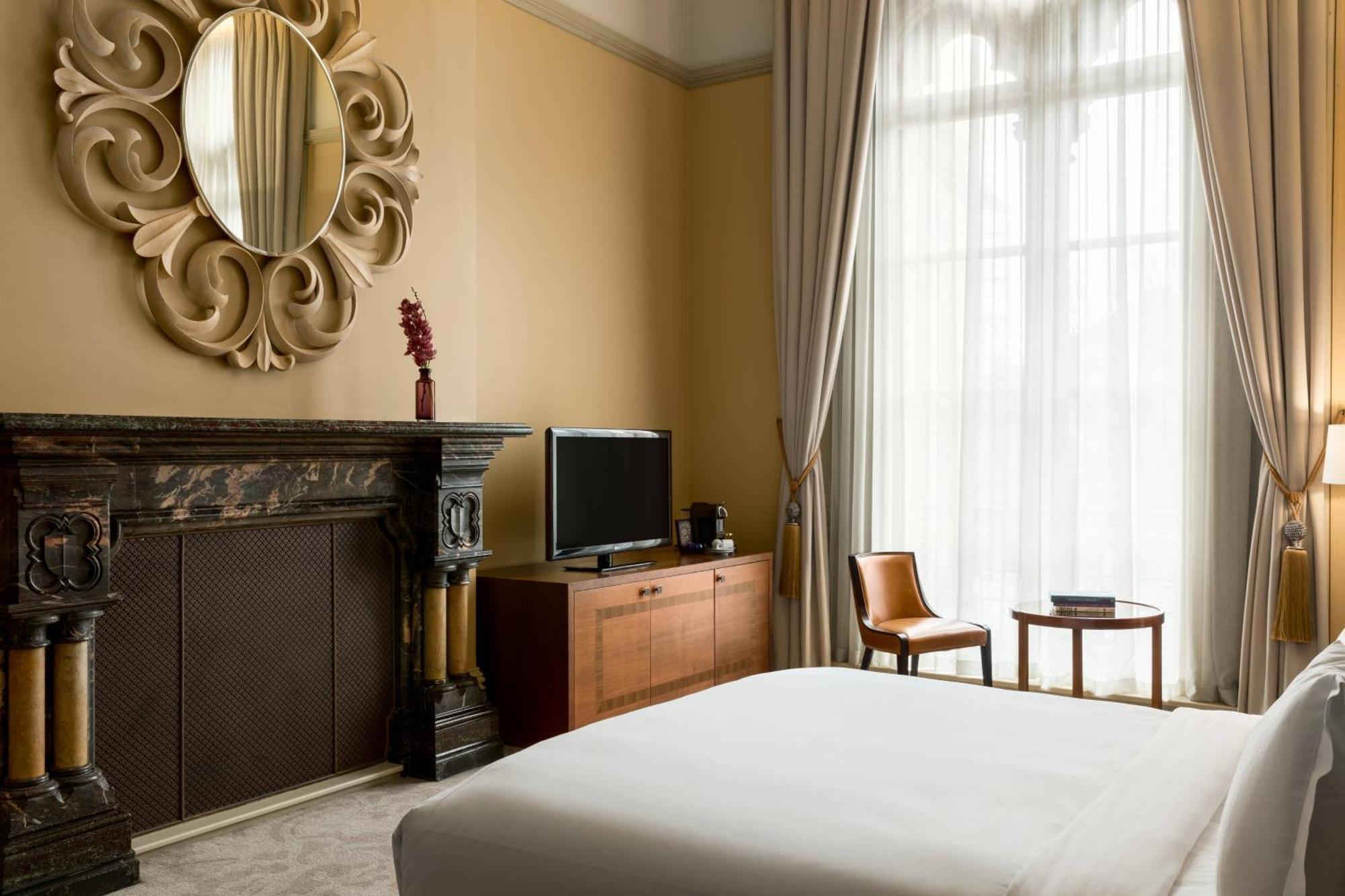 St. Pancras Renaissance Hotel London Exterior foto A room at the hotel